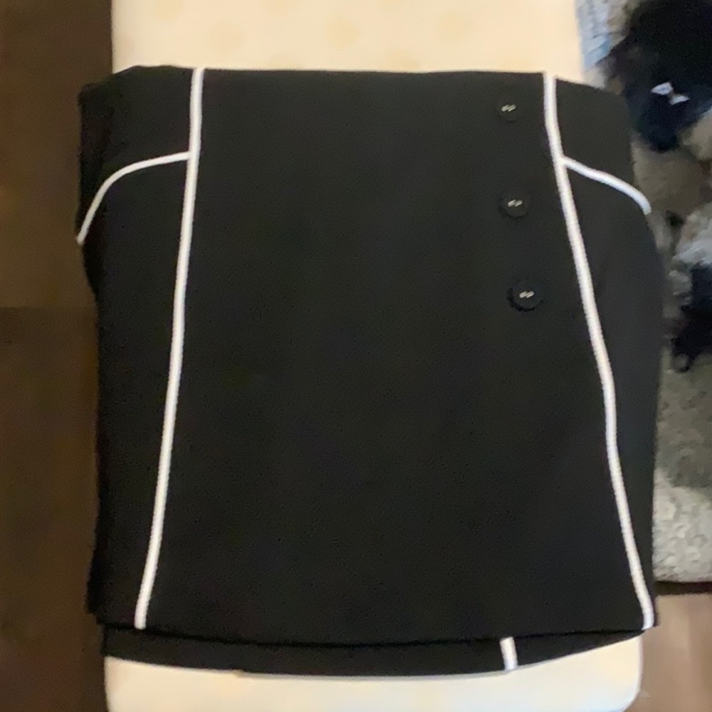Elle black skirt with white trim XXL